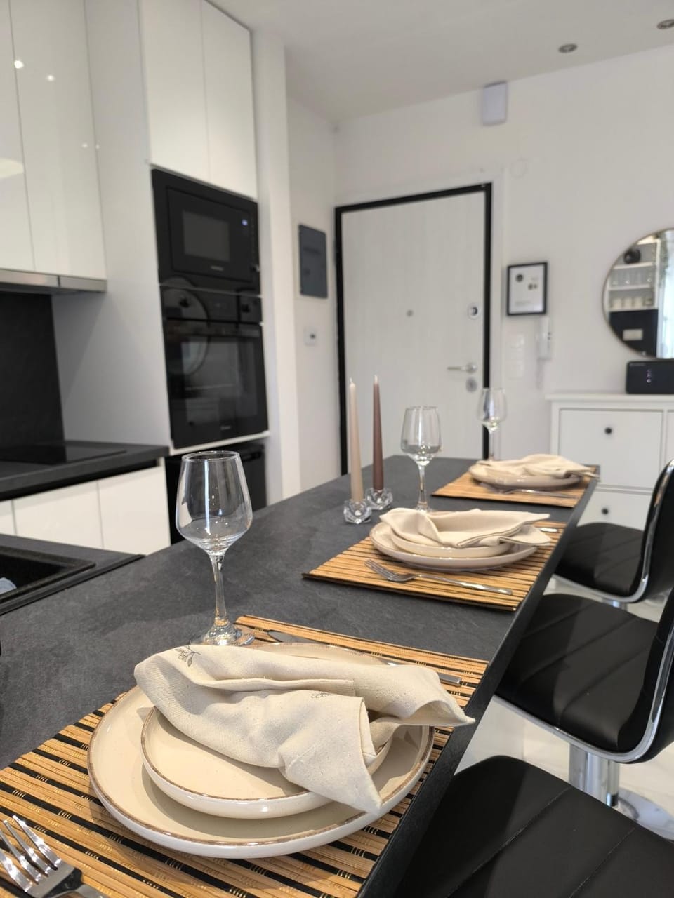 Kitchen or kitchenette, Dining area