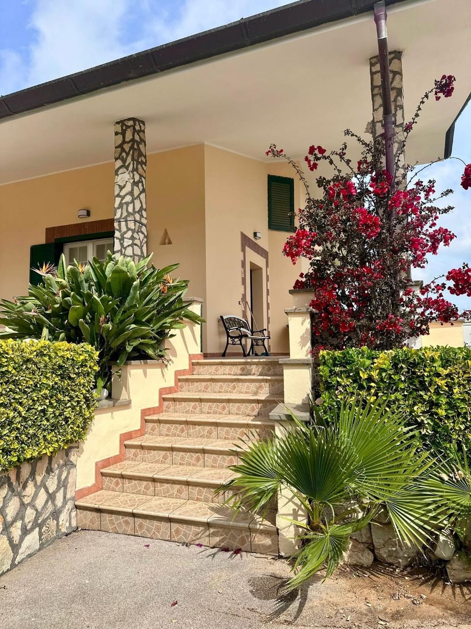 Facade/entrance, Garden view