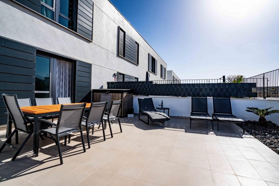 View (from property/room), Balcony/Terrace, Balcony/Terrace, Seating area, Dining area