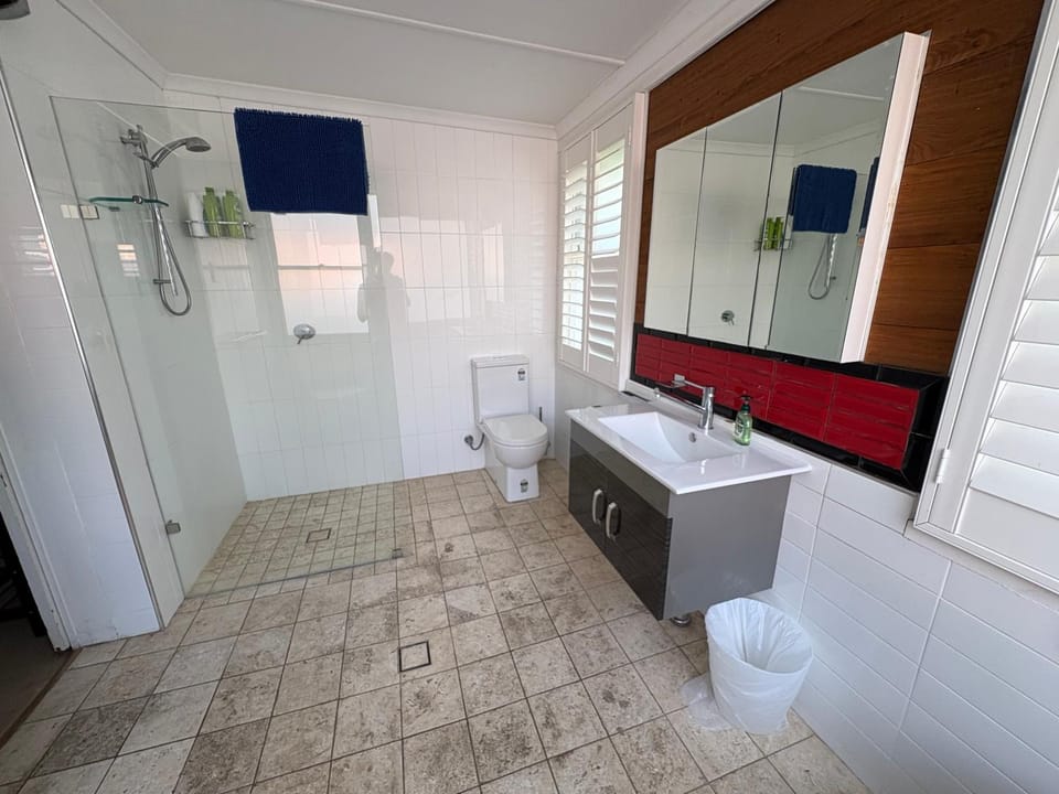 Shower, Bathroom, towels