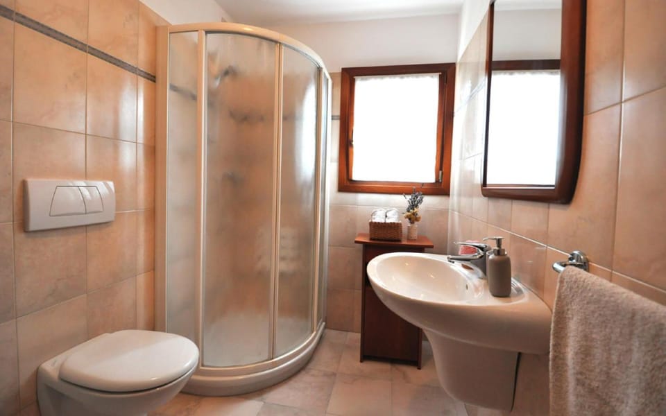 Shower, Bathroom, towels
