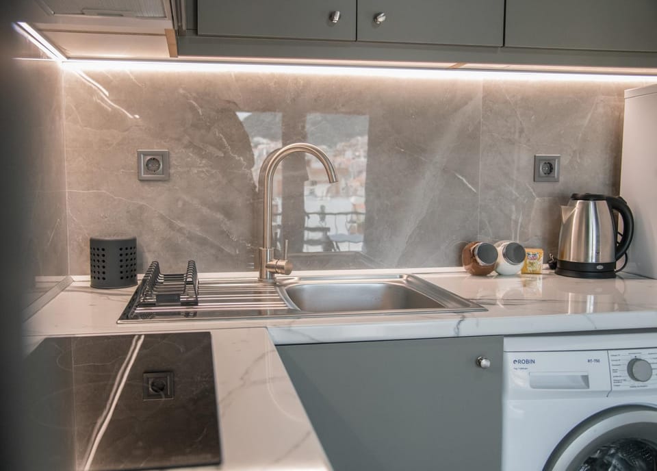 Kitchen or kitchenette, stove, washing machine