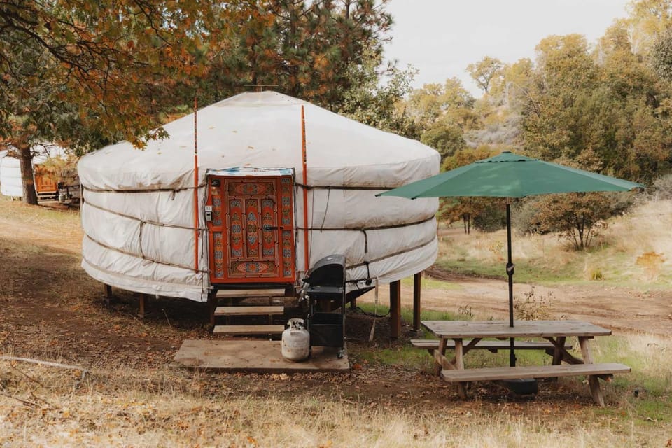 Glamping yurt at nature retreat in Sequoia NForest House in Sierra Nevada
