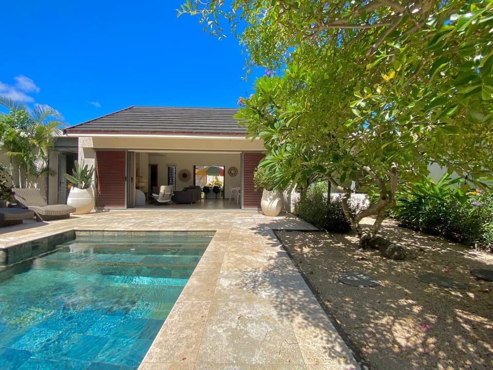 Property building, Garden view, Swimming pool