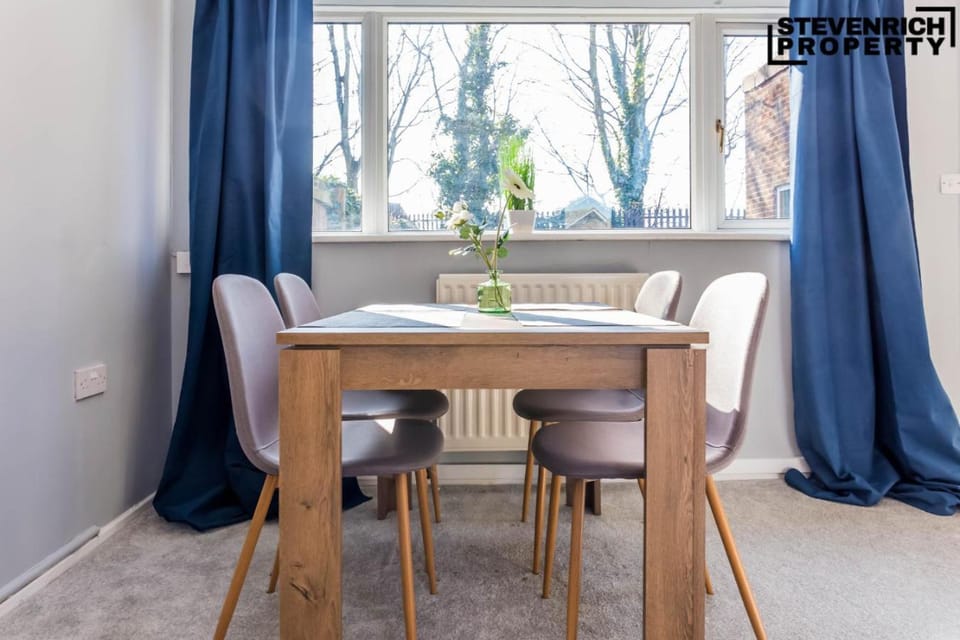 Newly Refurbished Flat Parking 2 Bedrooms 4 Guests Apartment in Newcastle upon Tyne