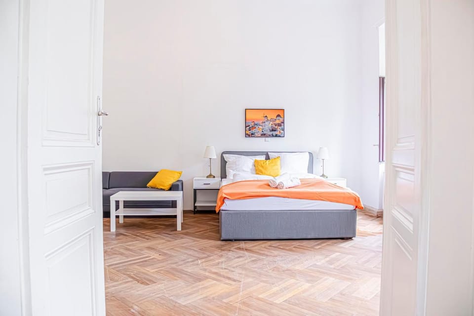 Bed, Seating area, Bedroom