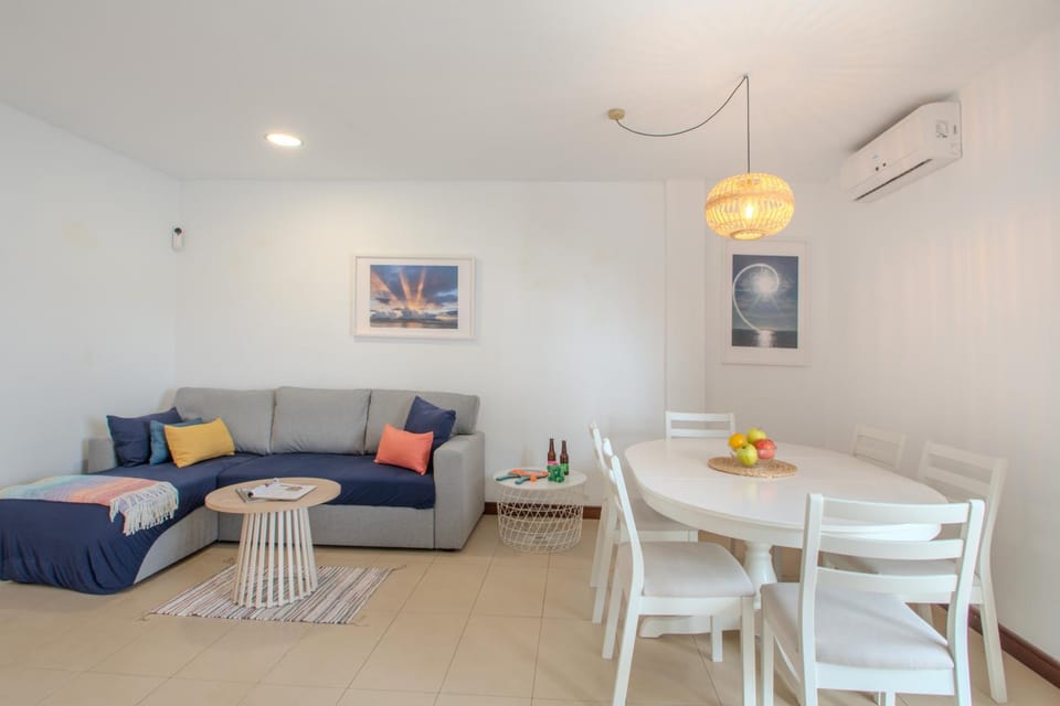 Living room, Seating area, Dining area, air conditioner