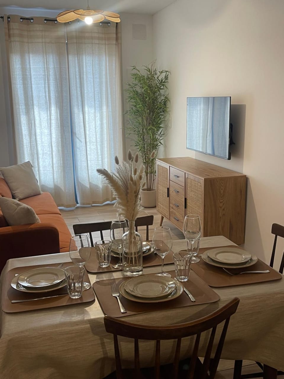 Communal lounge/ TV room, TV and multimedia, Living room, Dining area