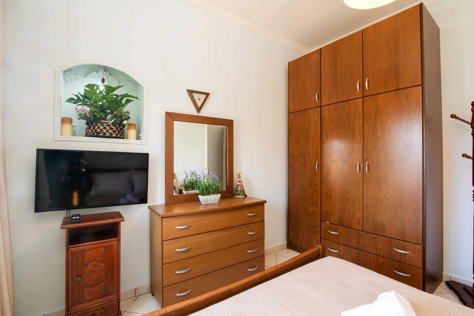 Bed, Photo of the whole room, Bedroom, wardrobe