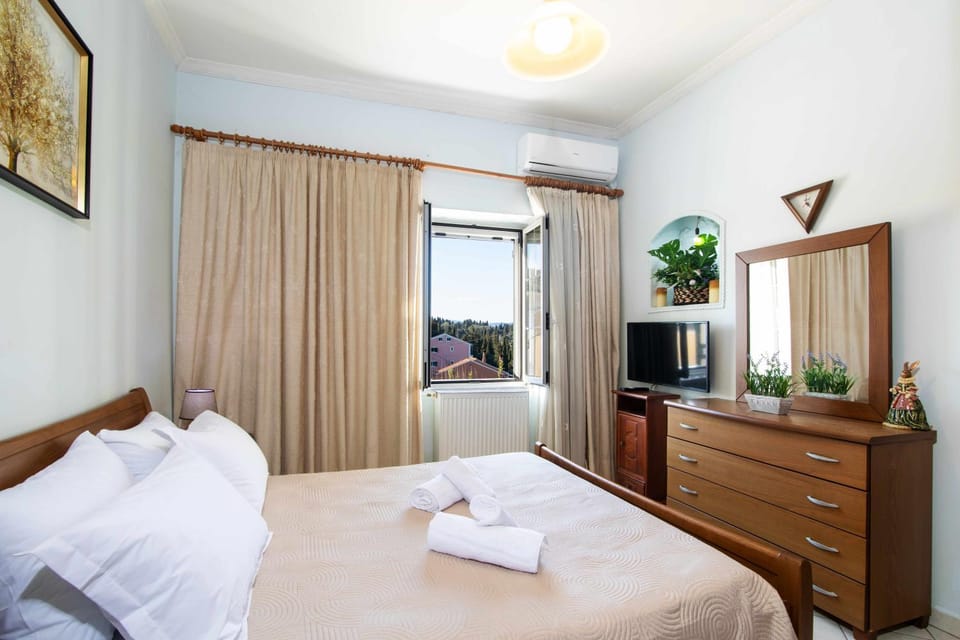 Bed, TV and multimedia, Photo of the whole room, Bedroom