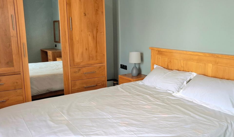 Bed, Photo of the whole room, Bedroom, wardrobe, air conditioner