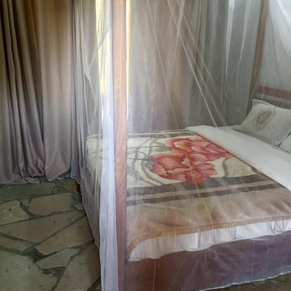 cyuza paradise island Luxury tent in Uganda