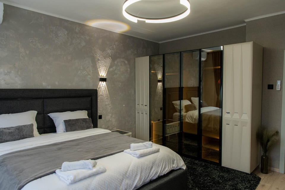 Bed, Photo of the whole room, Bedroom, towels, wardrobe