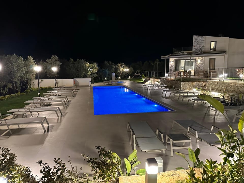 Property building, Swimming pool