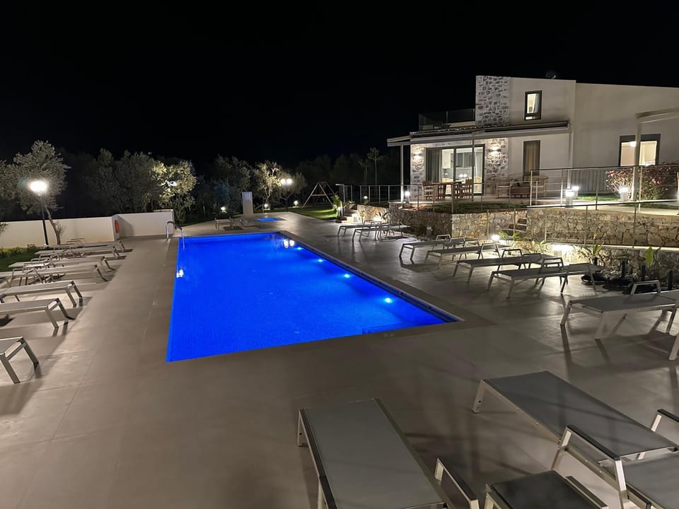 Property building, Swimming pool