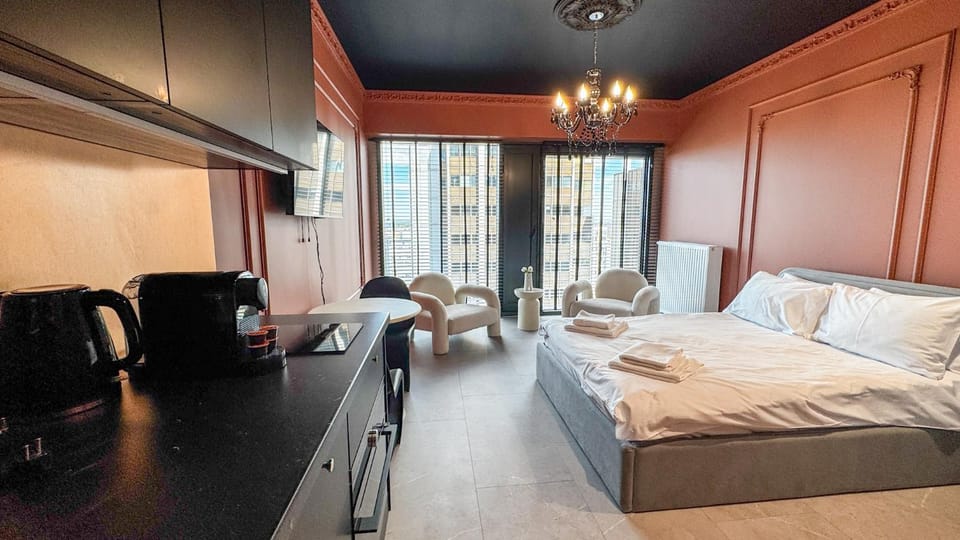 Kitchen or kitchenette, Bedroom, City view