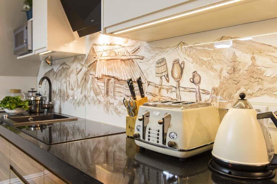 Coffee/tea facilities, Kitchen or kitchenette, stove