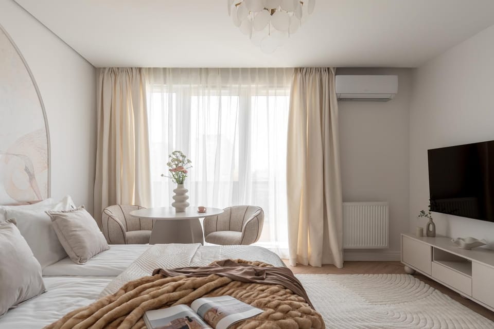Communal lounge/ TV room, Bed, TV and multimedia, Living room, Photo of the whole room, Seating area, Bedroom, towels, air conditioner
