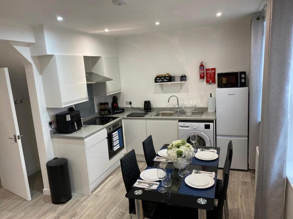 Kitchen or kitchenette, Seating area