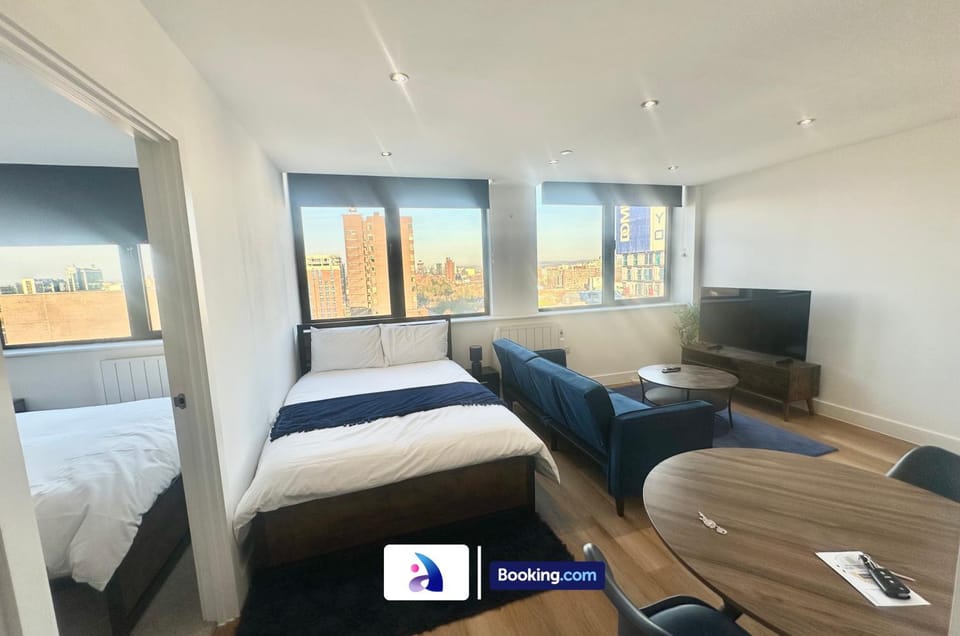 Bed, TV and multimedia, Living room, Seating area, Bedroom