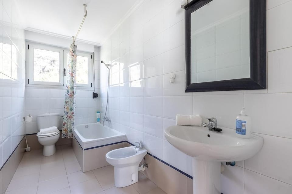Bathroom, towels