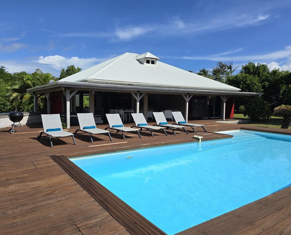 Day, Swimming pool, sunbed