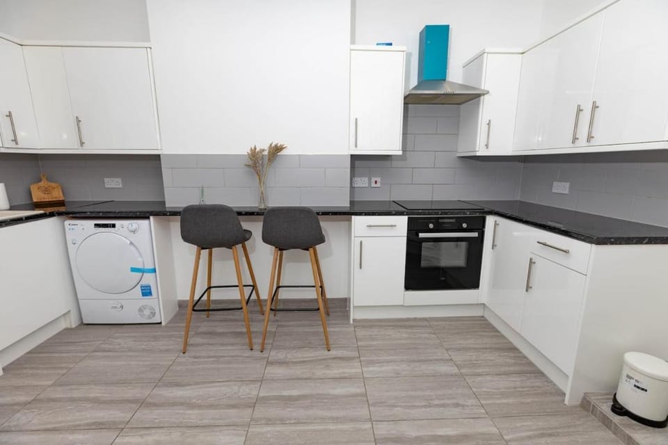 Brandon Apartment in Town Centre with parking Apartment in Brandon