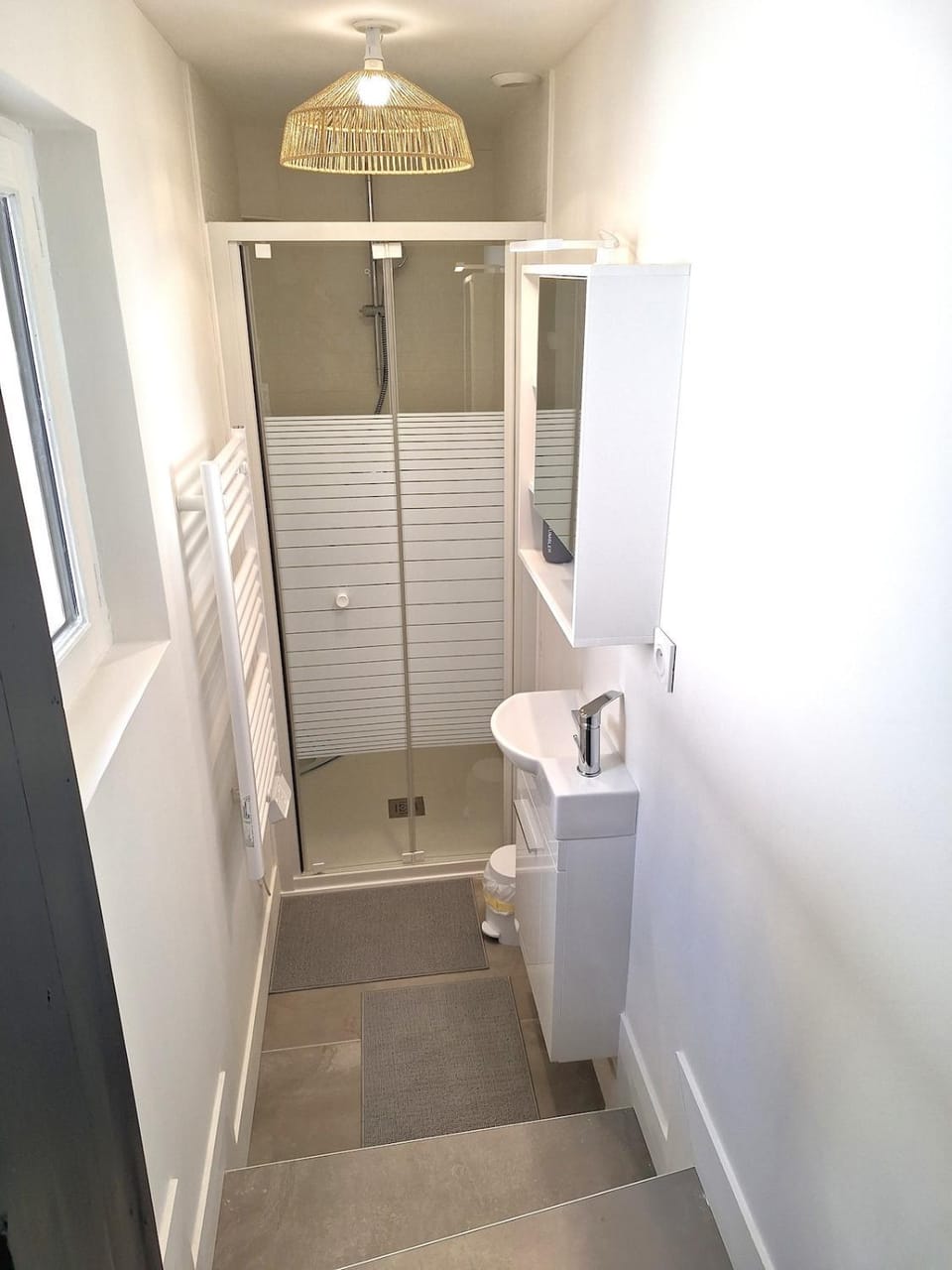 Shower, Bathroom, hair dryier, towels