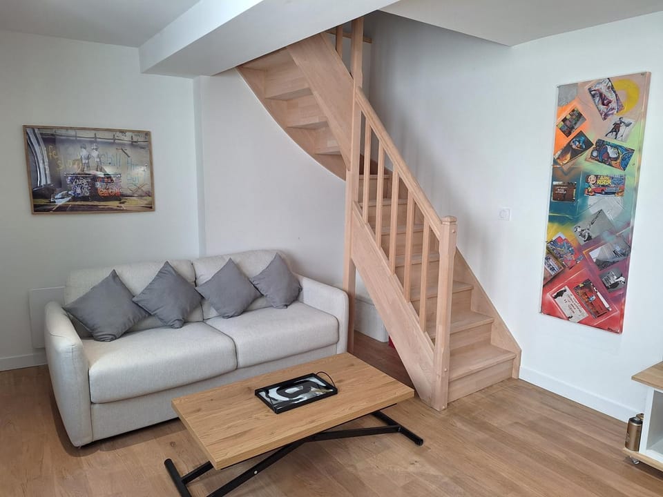 Bed, Living room, internet