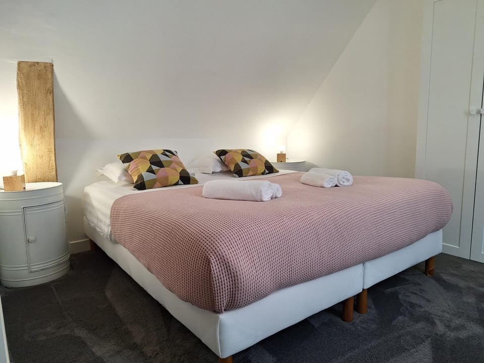 Bed, Seating area, Bedroom, cot, internet, storage, towels, wardrobe