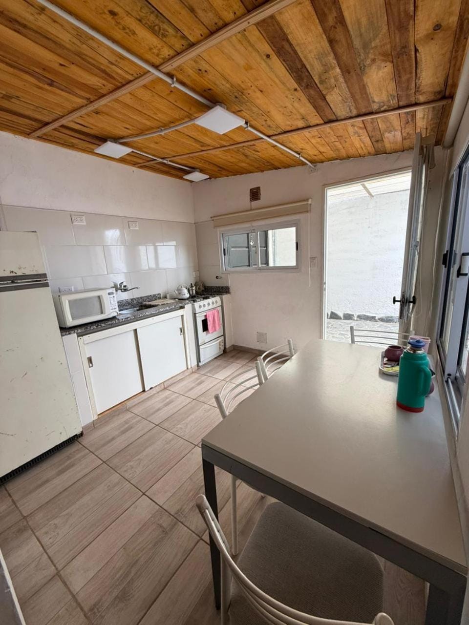 Kitchen or kitchenette, Dining area, oven, stove