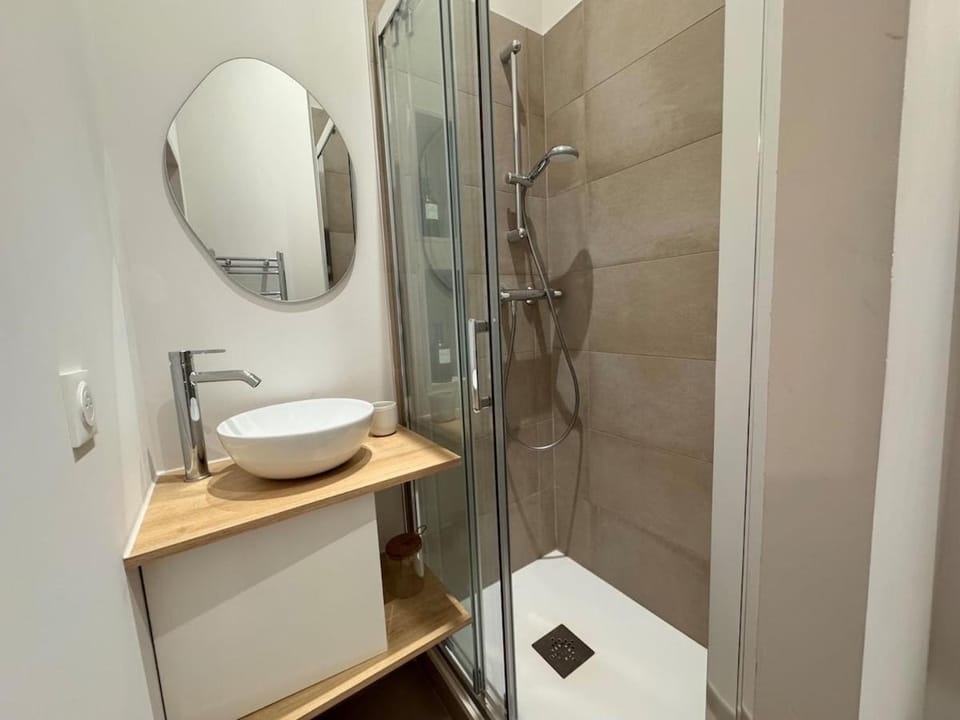 Shower, Bathroom