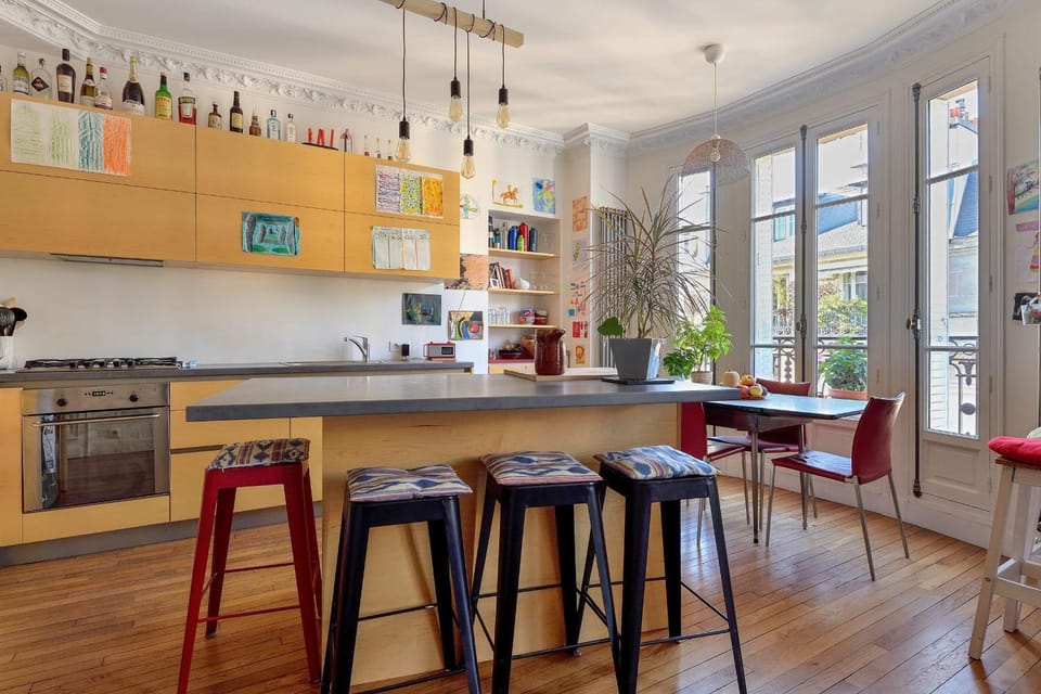 Kitchen or kitchenette, Dining area