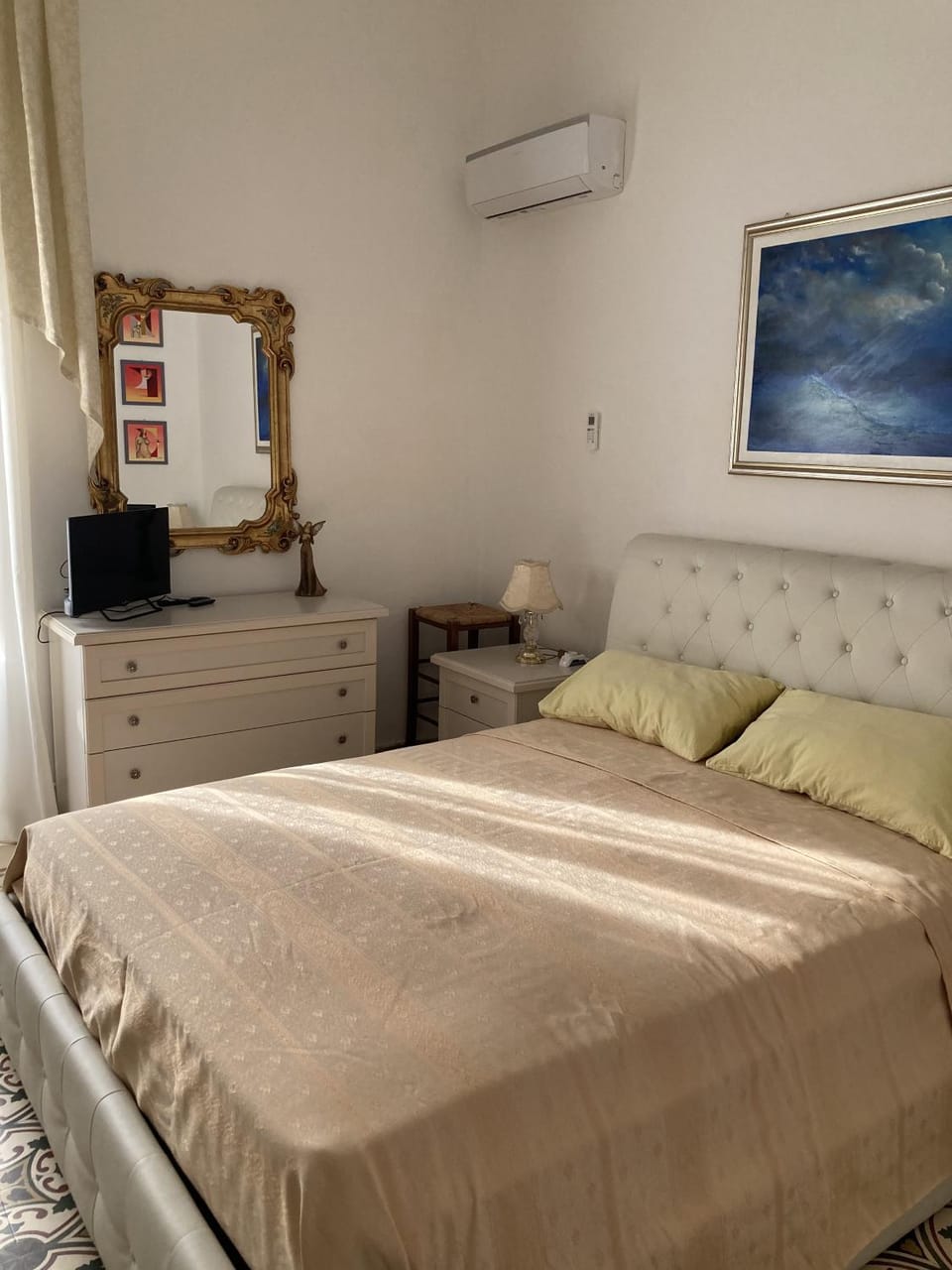 Bed, Photo of the whole room, Bedroom, air conditioner