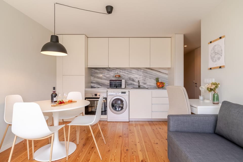 Coffee/tea facilities, Kitchen or kitchenette, Living room, Dining area, dishwasher, oven, stove, toaster, washing machine, dryer