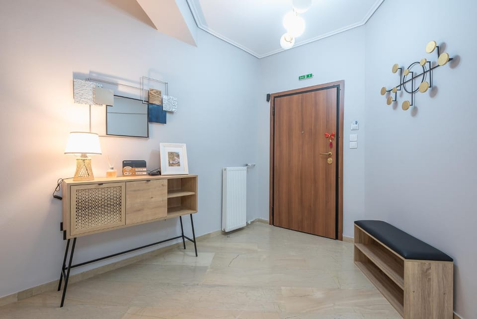 Facade/entrance, wardrobe