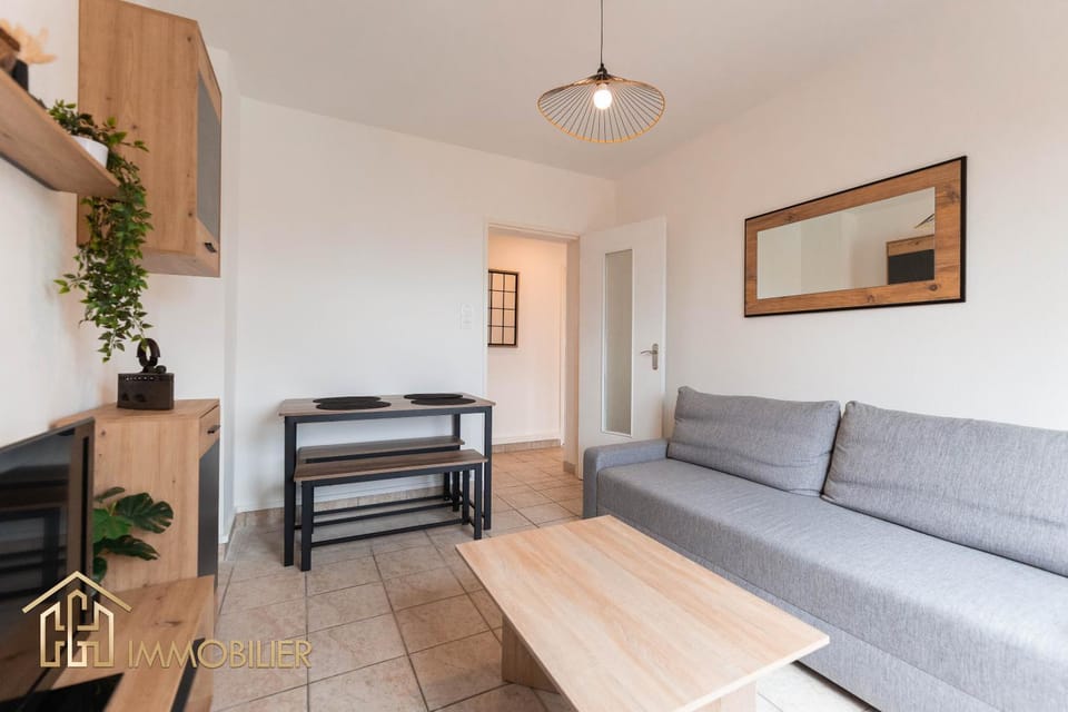 TV and multimedia, Seating area, Dining area