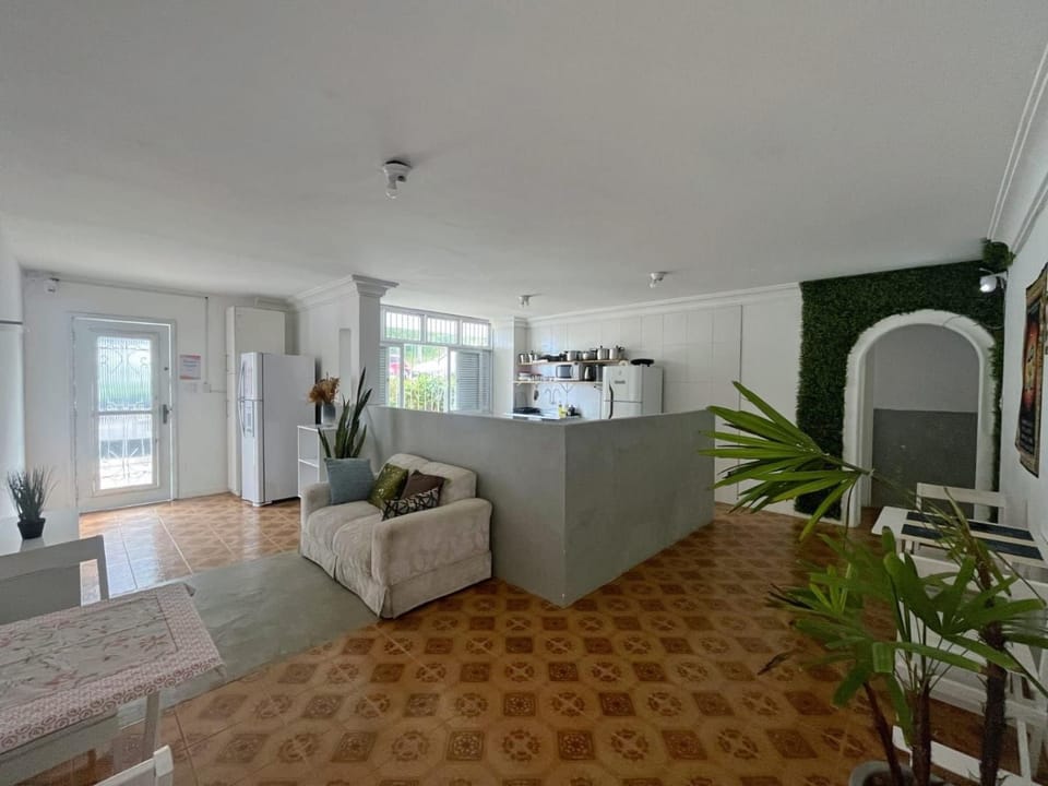 Quarto com varanda privada a 160 metros da Praia do Farol da barra 2 House in Salvador