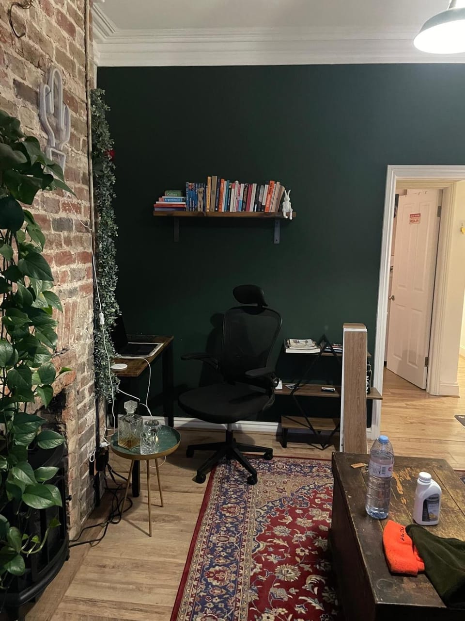 New Snug nearby the Level Apartment in Brighton