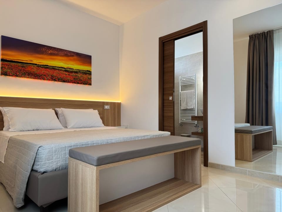 Bed, Bathroom, Photo of the whole room, Bedroom, towels