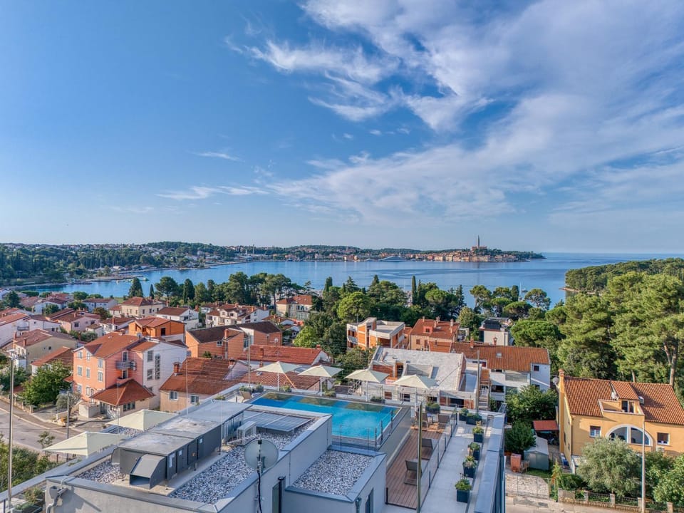 Bird's eye view, View (from property/room), City view, Pool view, Sea view, Swimming pool