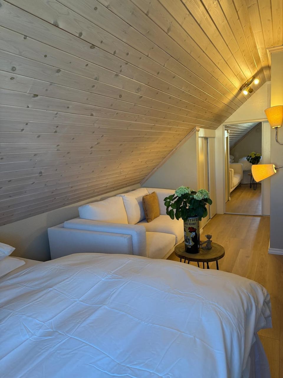 Bed, Living room, Seating area, Bedroom