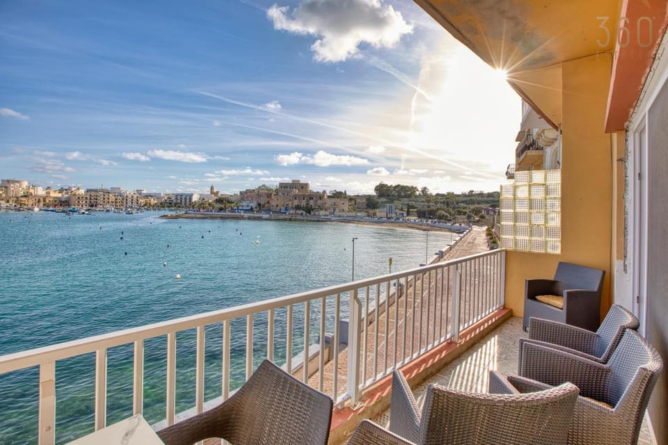 Patio, Natural landscape, Balcony/Terrace, Seating area, Lake view, Sea view