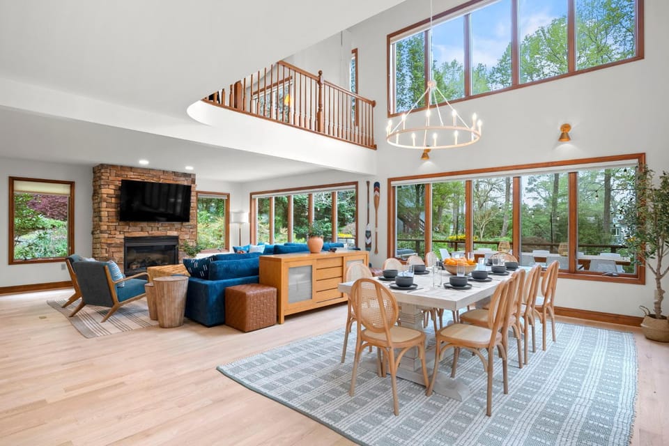 Living room, Dining area