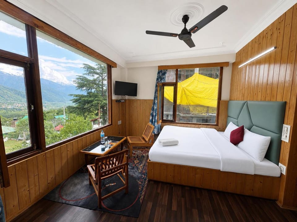 Bedroom, Mountain view