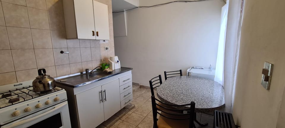 Kitchen or kitchenette, Dining area, pet friendly