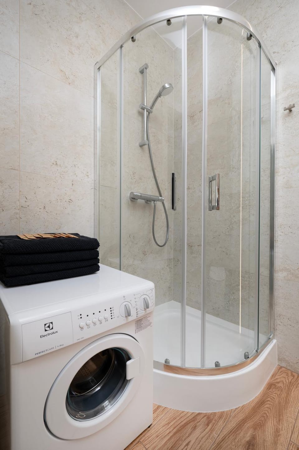 Shower, Bathroom, towels, washing machine