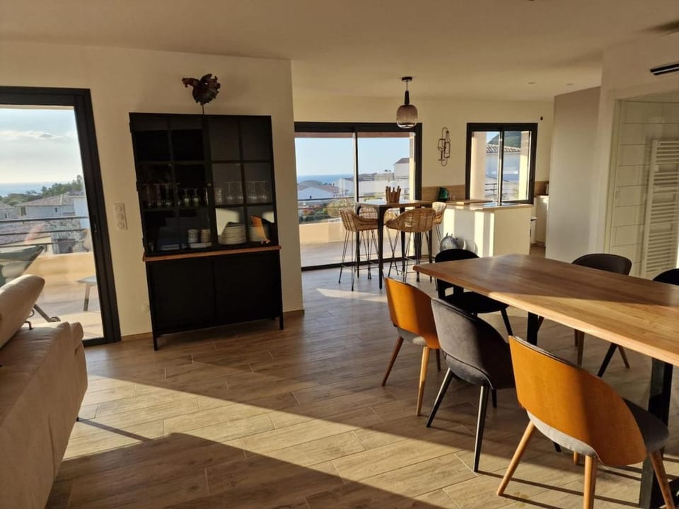 Villa vue mer, montagne piscine Villa in Auvergne-Rhône-Alpes