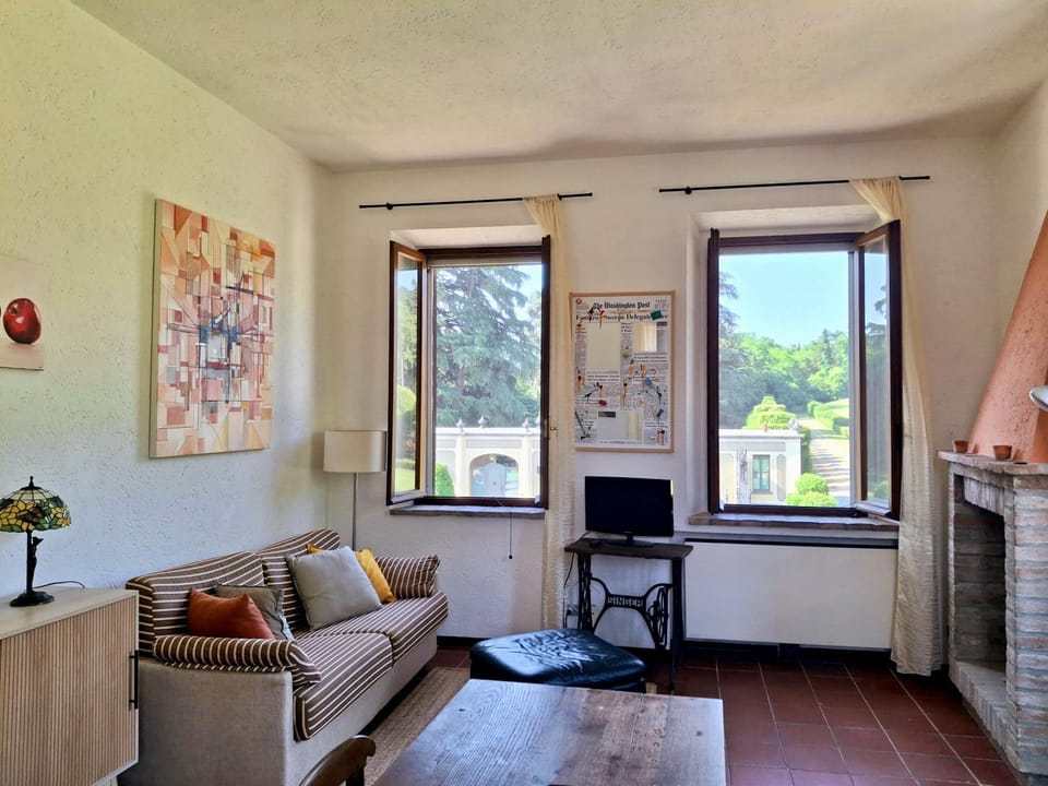 La finestra sul parco di Croara House in Emilia-Romagna
