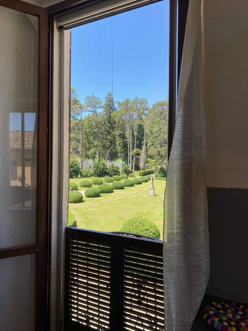 La finestra sul parco di Croara House in Emilia-Romagna
